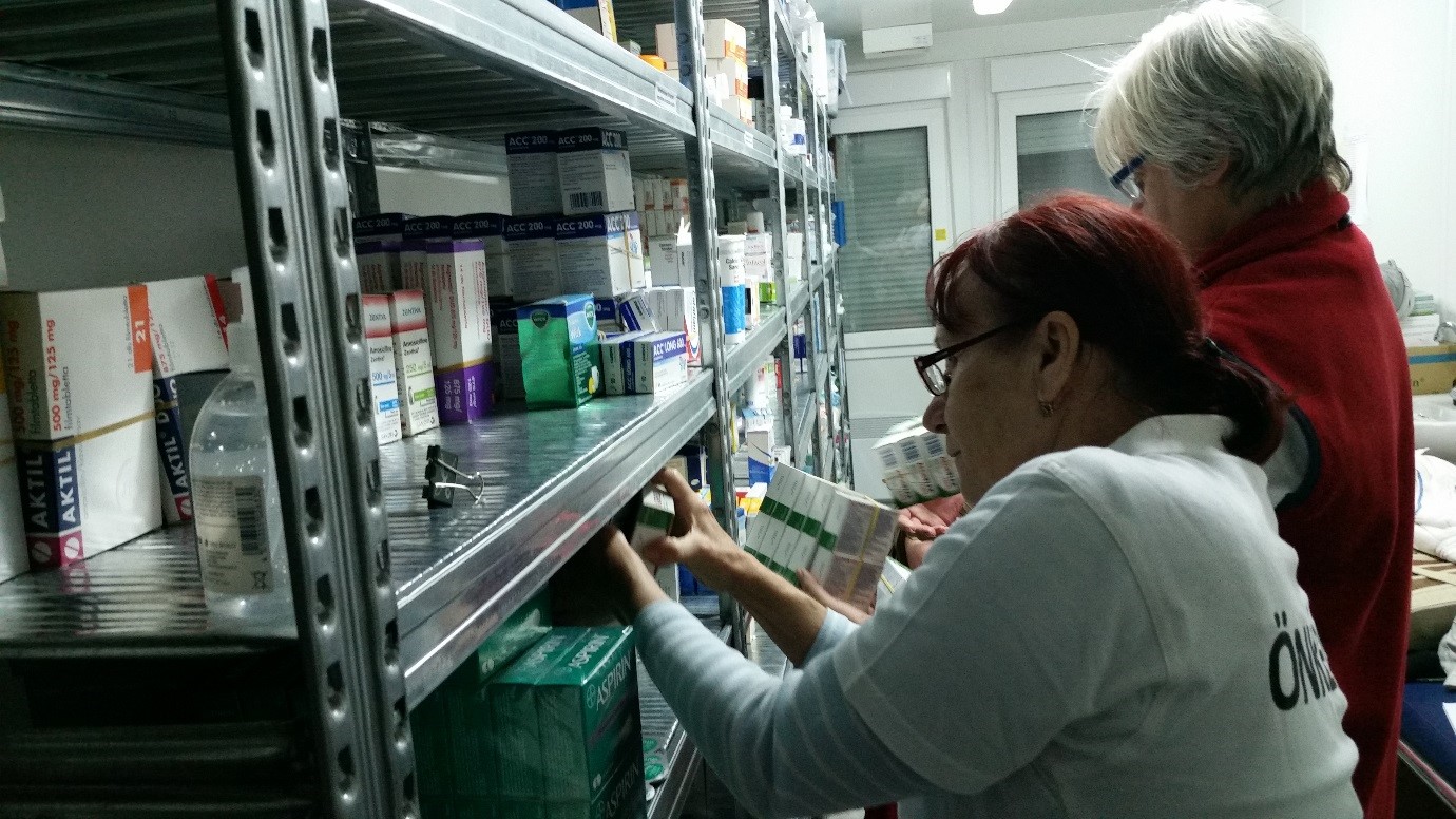 volunteer-check-supply-of-medicines