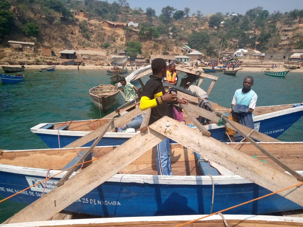 our team in DRC uses canoes to reach rural areas as they support the Ministry of Health with their national vaccination program.