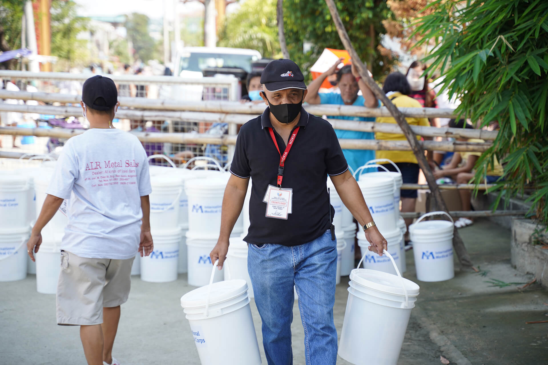 Our teams handed out hygiene kits to help prevent the spread of COVID-19 in the community of Angono in the Rizal province, in the Philippines.