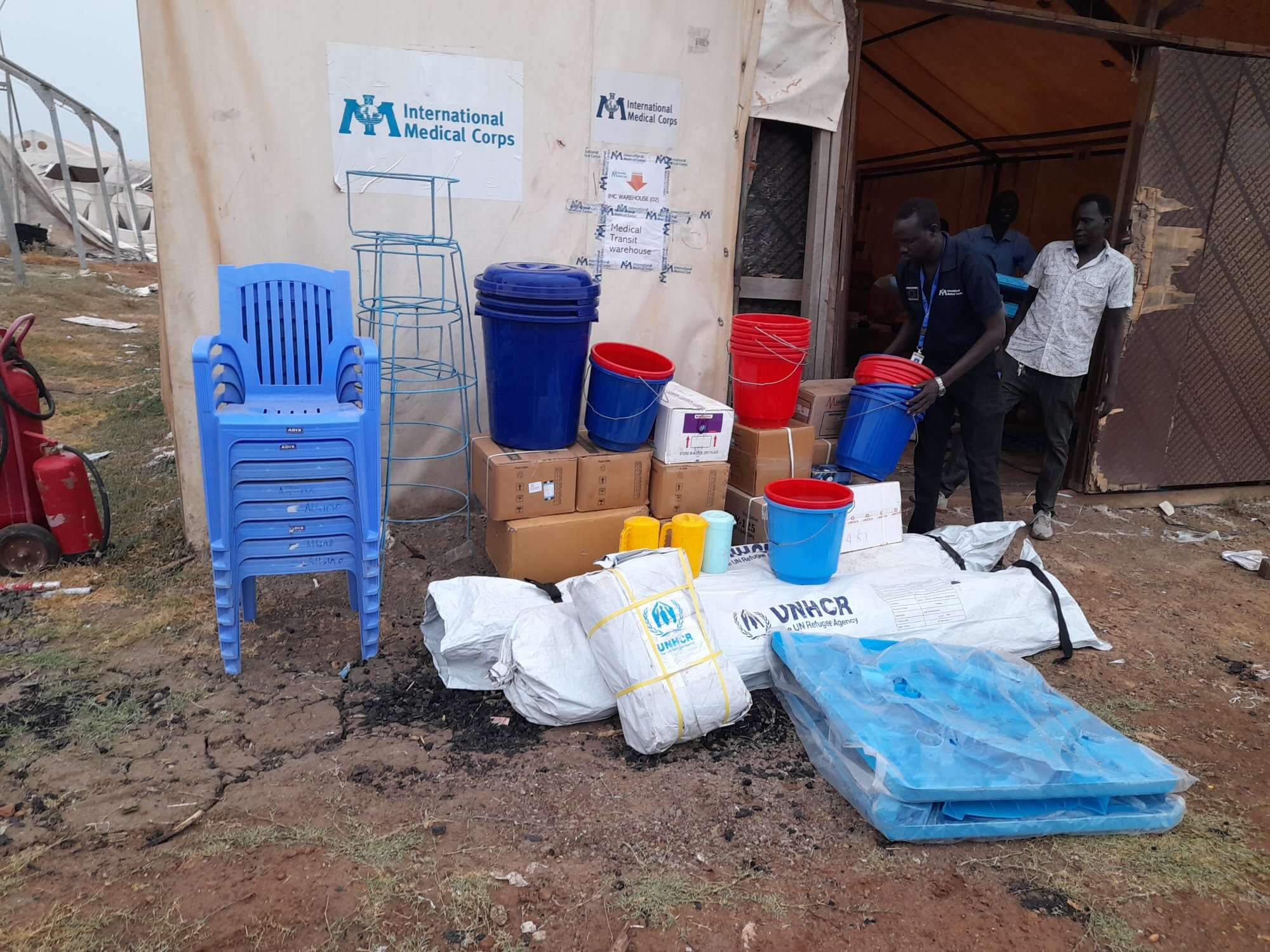 In April, our South Sudan team received non-food items— including tents and plastic sheets—from UNHCR in Malakal, and mobilized medical supplies and consumables from existing projects to help Sudanese refugees in the border town of Renk, South Sudan.