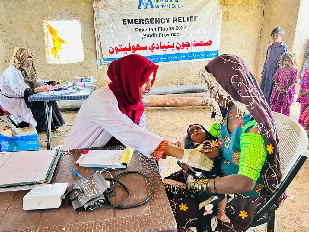 Dr. Nimra Sheikh conducts a checkup for Sapa's baby.
