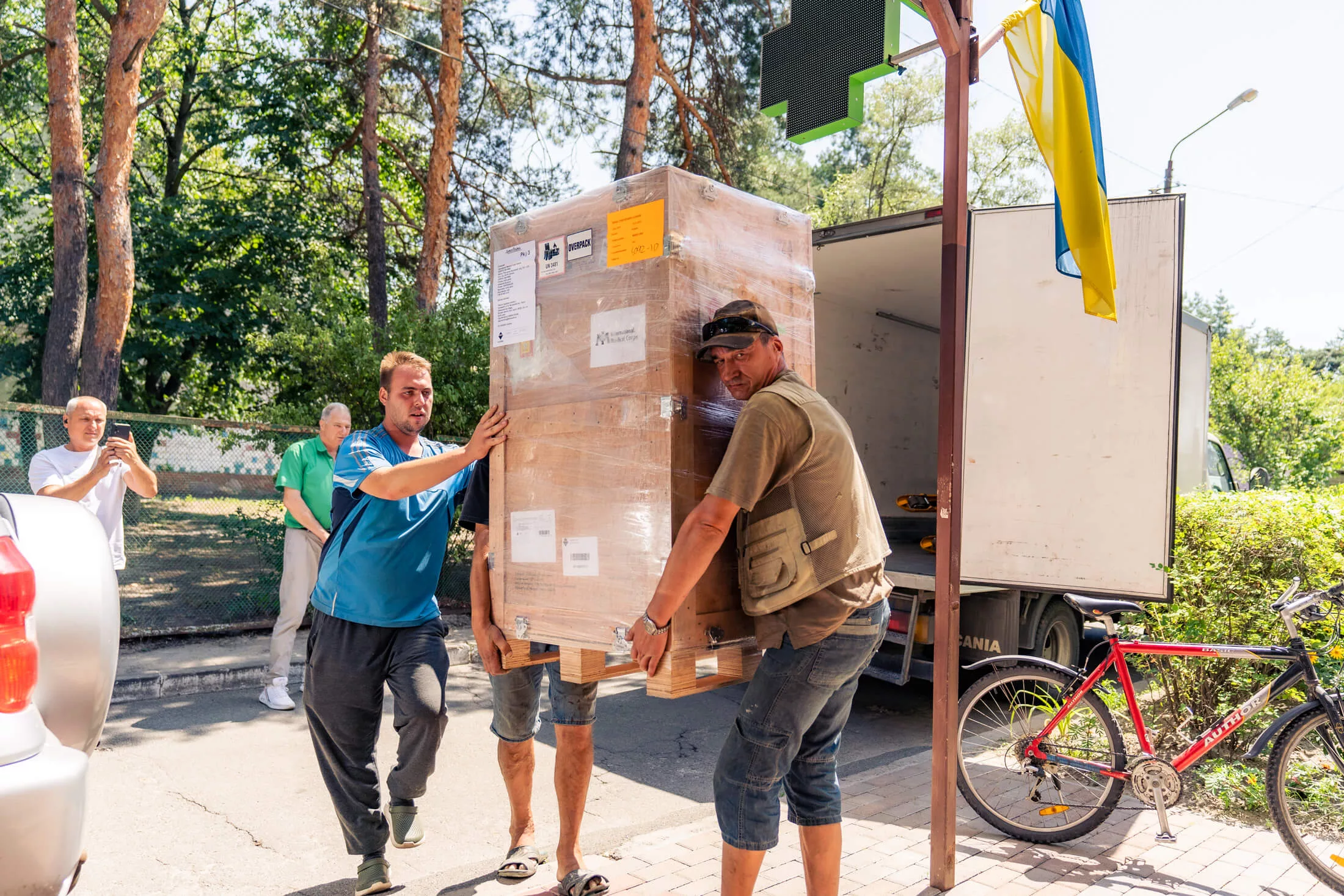International Medical Corps staff members deliver the ultrasound machine to the clinic.