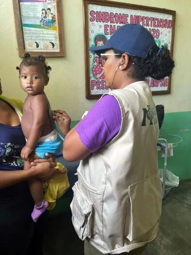 An International Medical Corps pediatrician provides routine check-ups for babies.