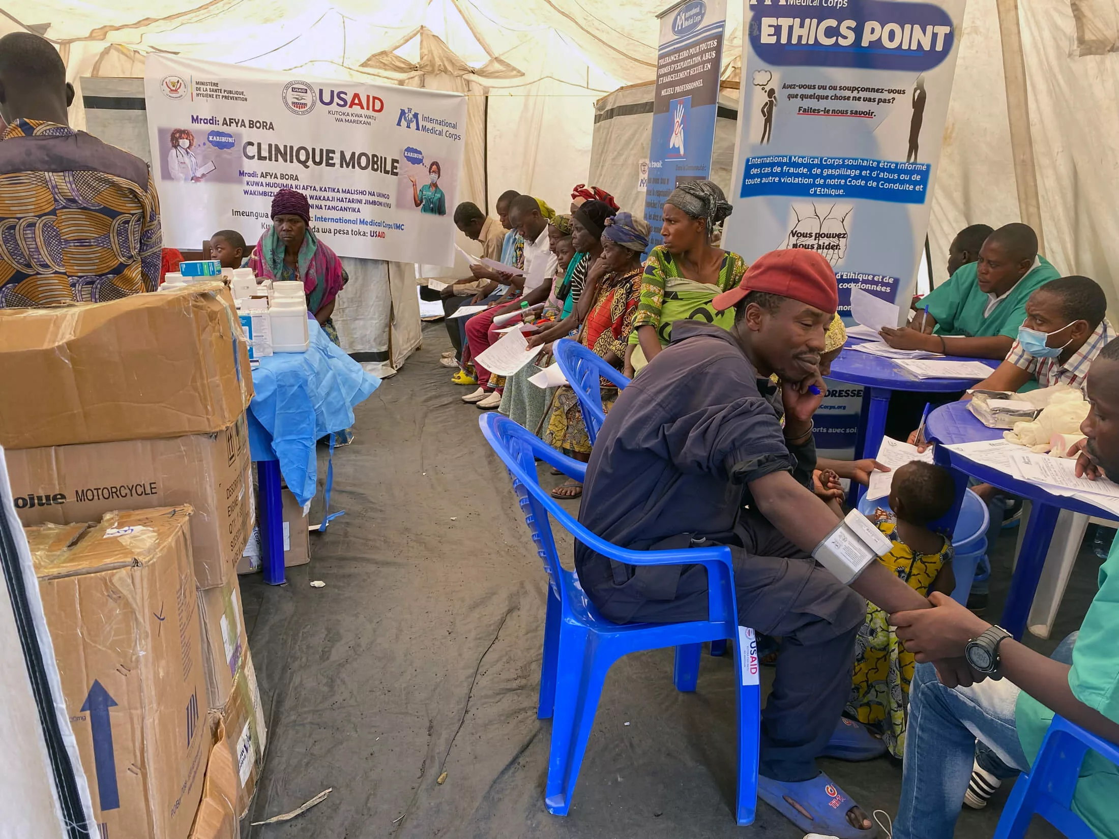 Our medical staff conducts health consultations and routine check-ups for displaced people in Kirotshe.