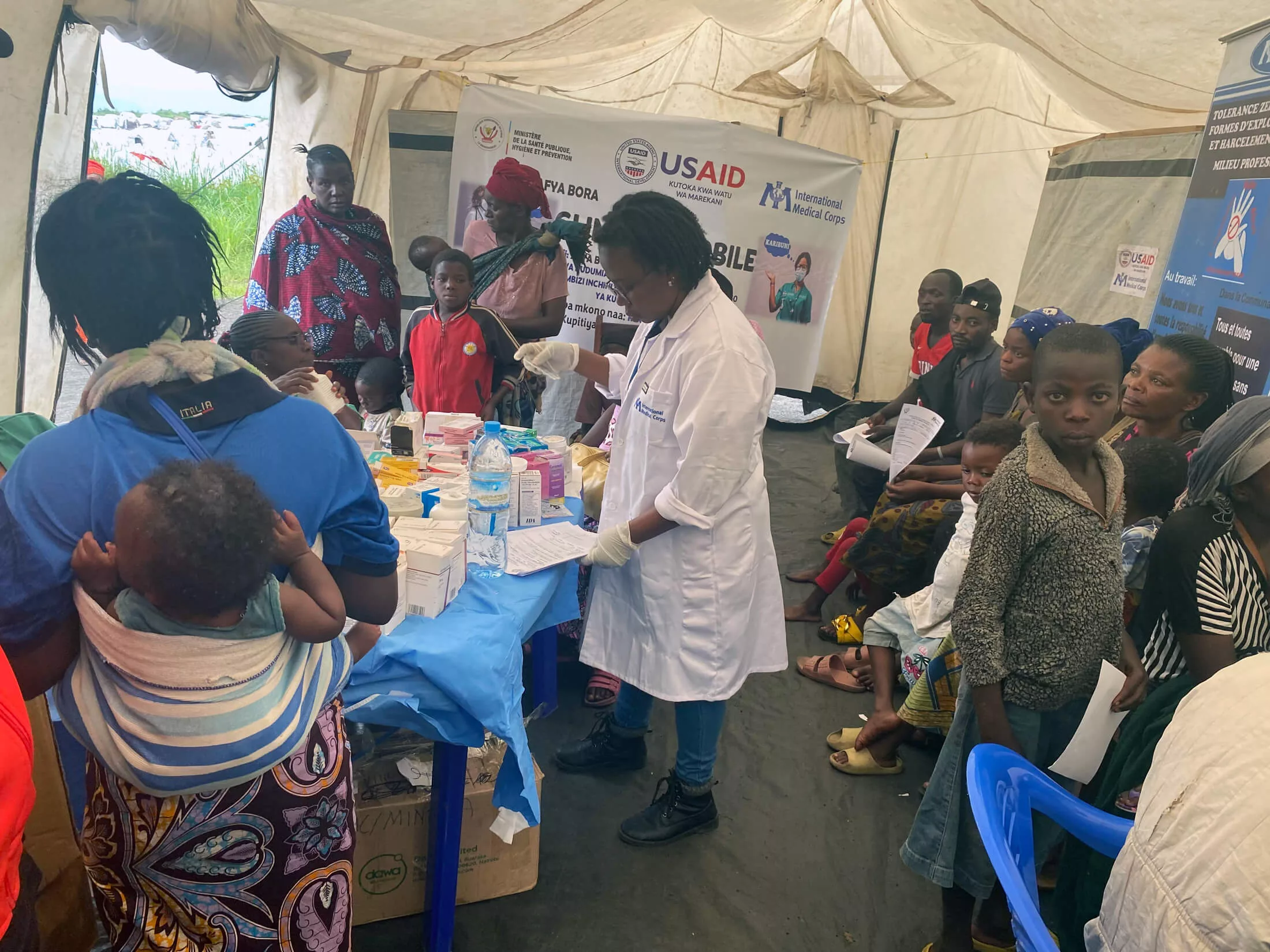 IDPs receive medical care from International Medical Corps staff in response to the ongoing violence in North Kivu.