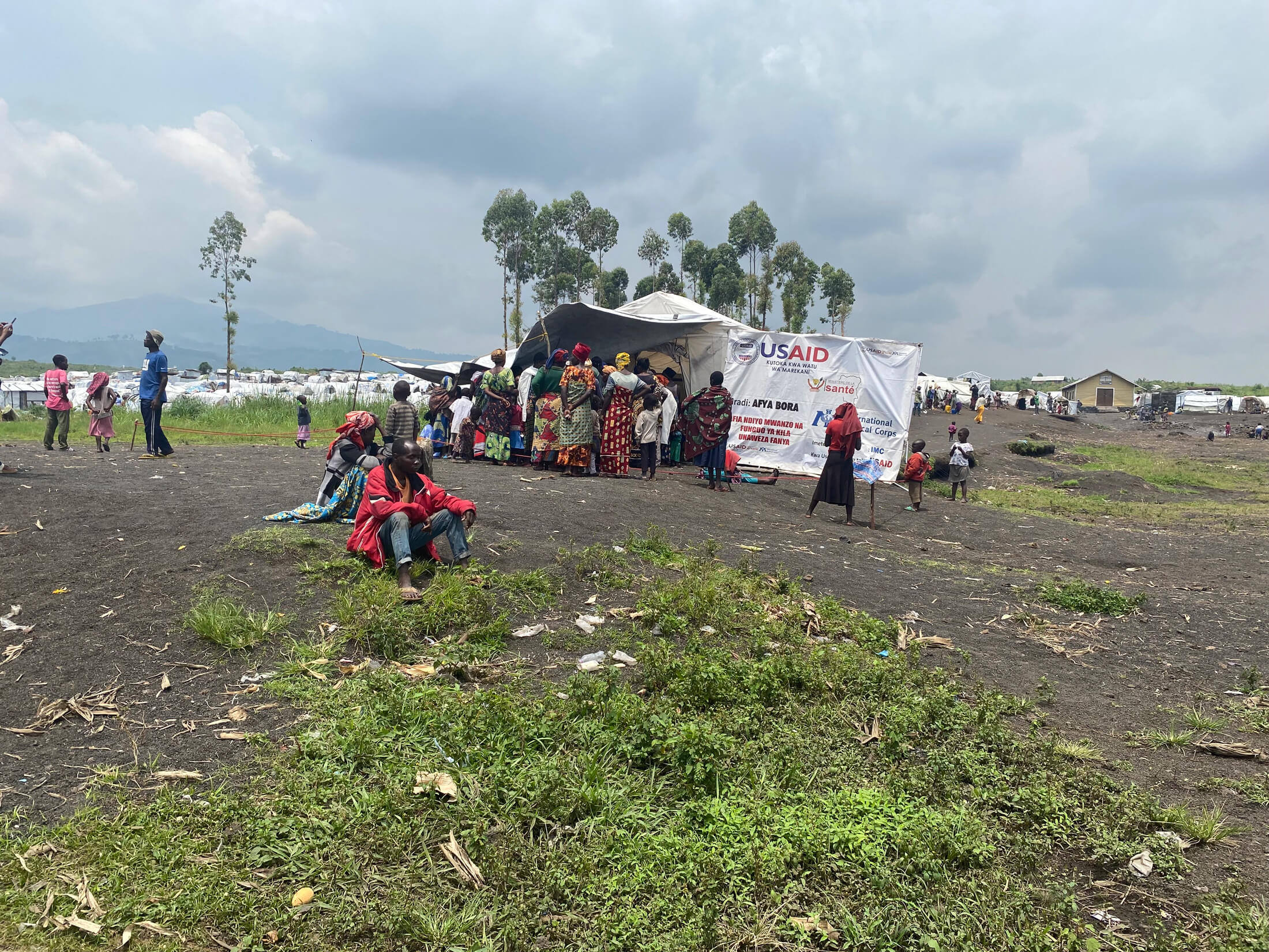 International Medical Corps staff set up a mobile medical clinic in Kirotshe health zone.