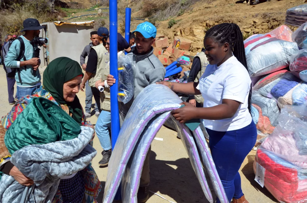 Dorah Lwanzo Kavira, an International Medical Corps staff member based in the Central African Republic, traveled to Morocco to help our team there. Here, she works with local partner AMSED to distribute mattresses to people living in the Ouneine region of Taroudant province.