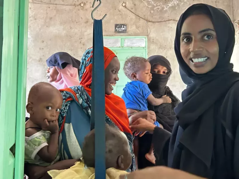 Namariq Elhadi Nasir provides nutrition services to women and children at the Murafaa Althany Clinic in Sennar, Sudan.